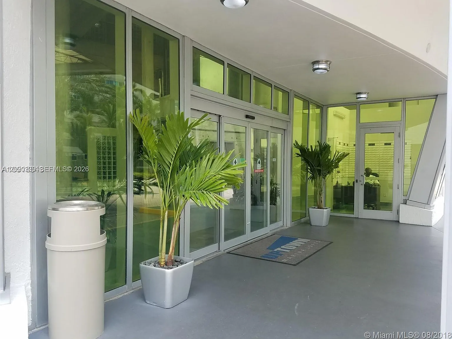 Uptown Marina Lofts Condo — Photo 2