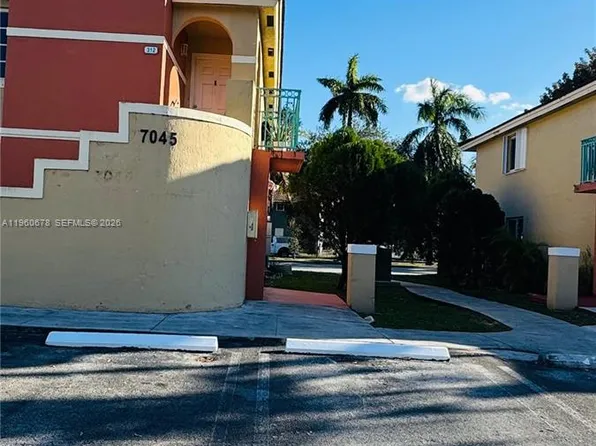 7045 NW 173rd Dr, Hialeah, FL