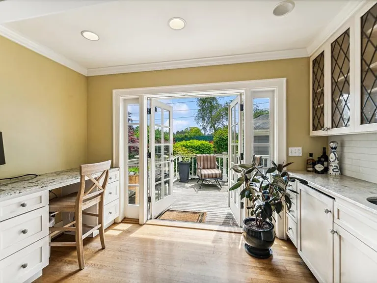 2137 E Hamlin St — Photo 15