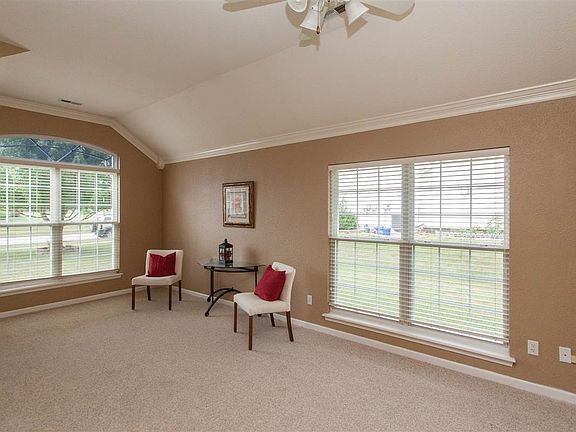 5th image of 444 Pinehurst Ln