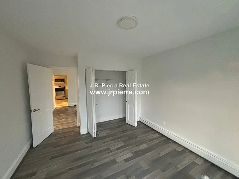 560 Main St #2 — Photo 2