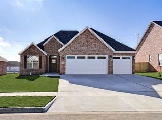 871 Pinnacle St, Prairie Grove, AR 72753