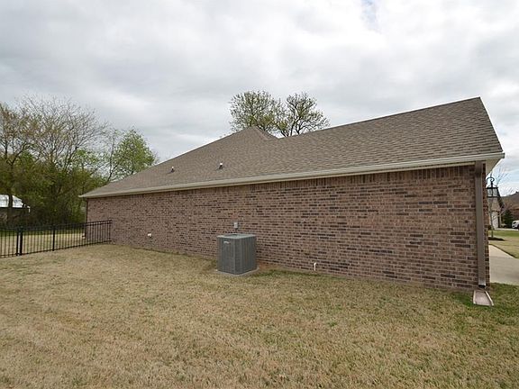 4th image of 11825 Club House Pkwy