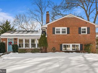 6813 Derrell Ct, Alexandria, VA 22307