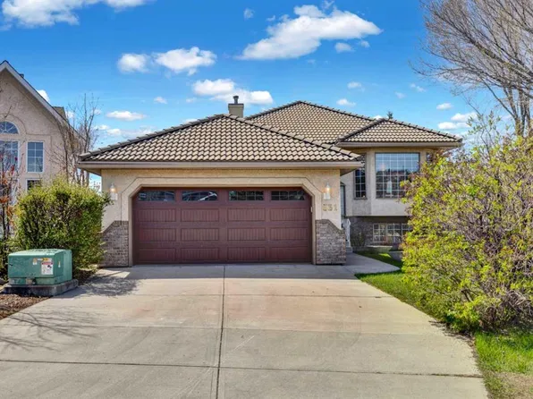 531 E Sierra Morena Ct SW, Calgary, AB T3H 3C2