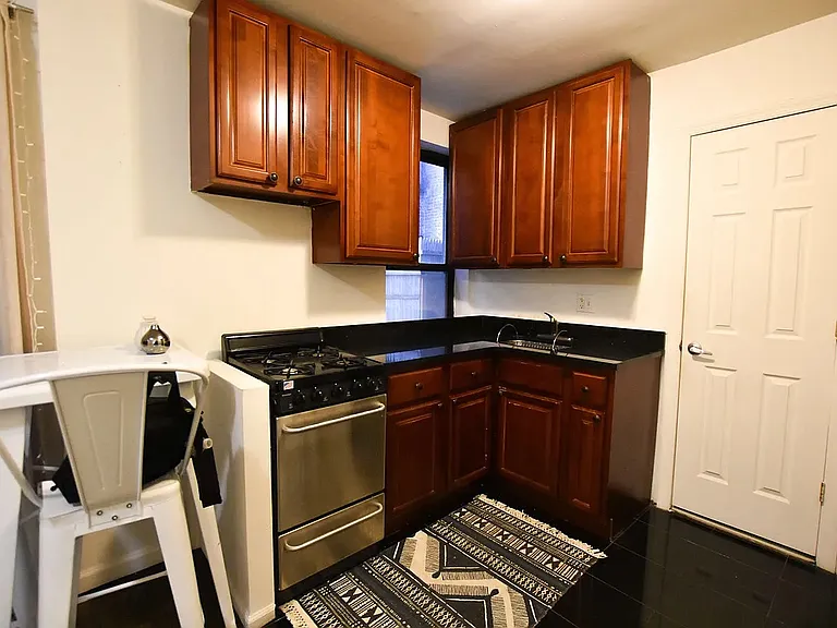 155 E 92nd St #6 — Photo 1
