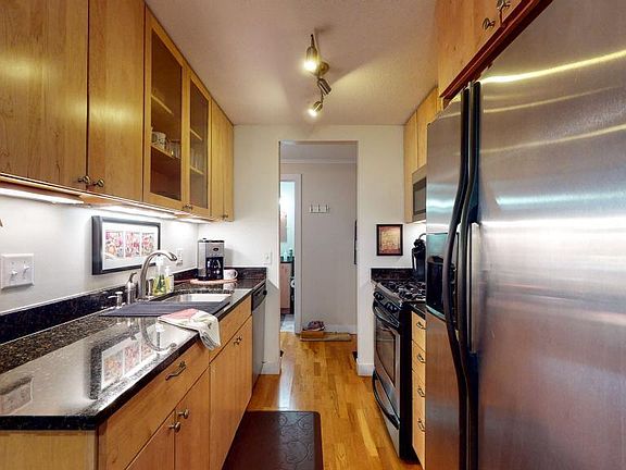 5th image of 2800 W 44th St Unit 201