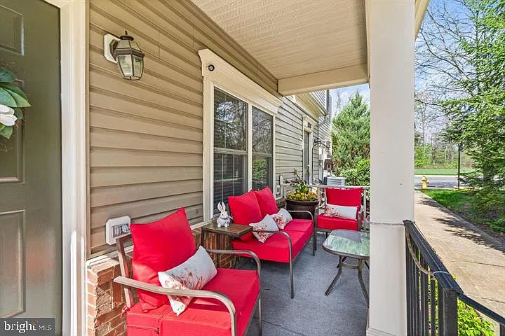 Chatsworth Village Condo — Photo 4