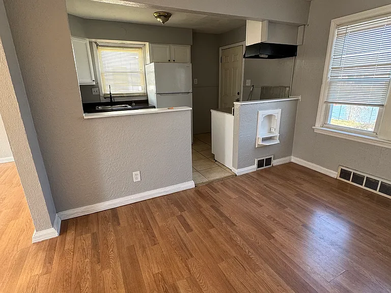 6222 Evergreen Blvd — Photo 3