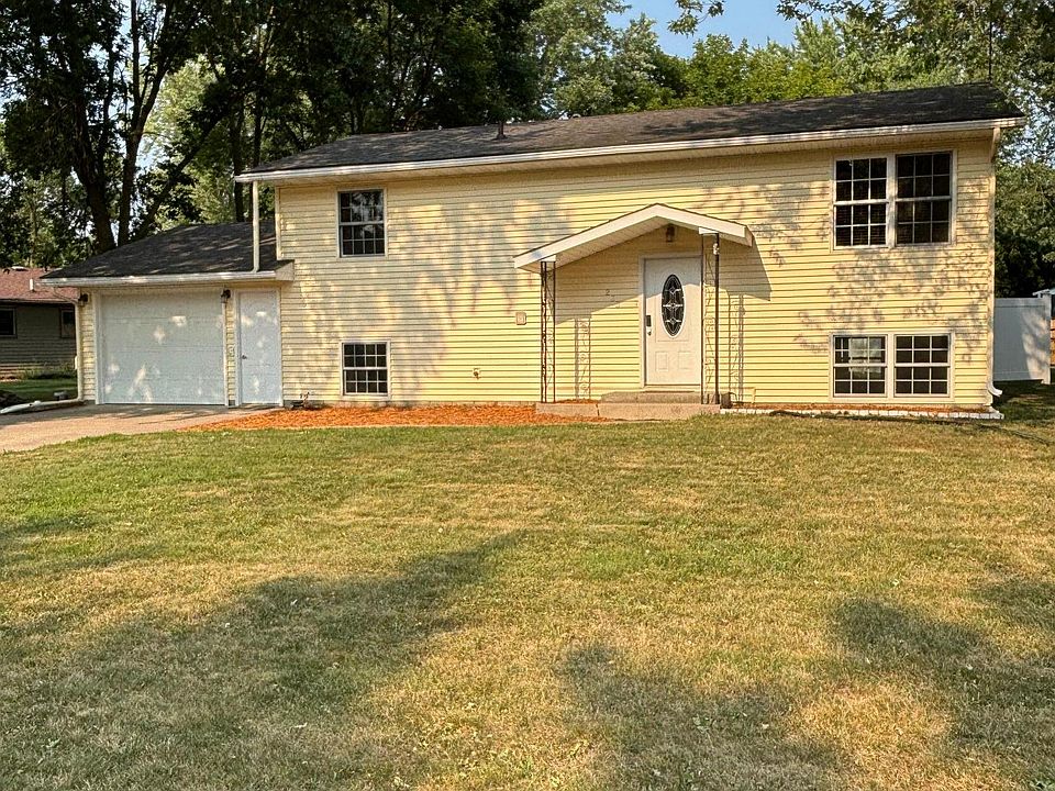 1st image of 233 Maple Dr