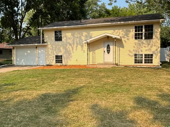233 Maple Dr, Foley, MN 56329