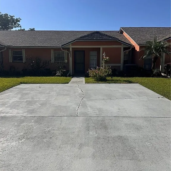 5007 Granada Blvd — Photo 1