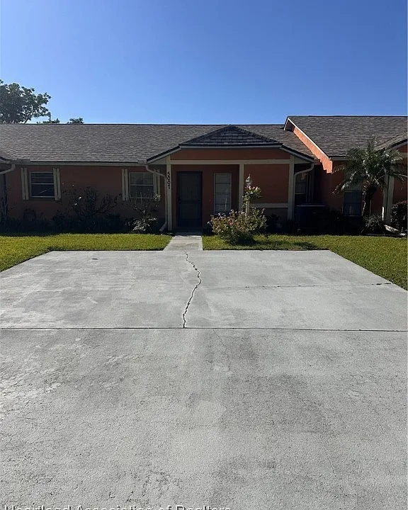5007 Granada Blvd