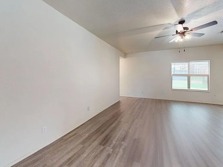 2703 Tara Dr — Photo 35