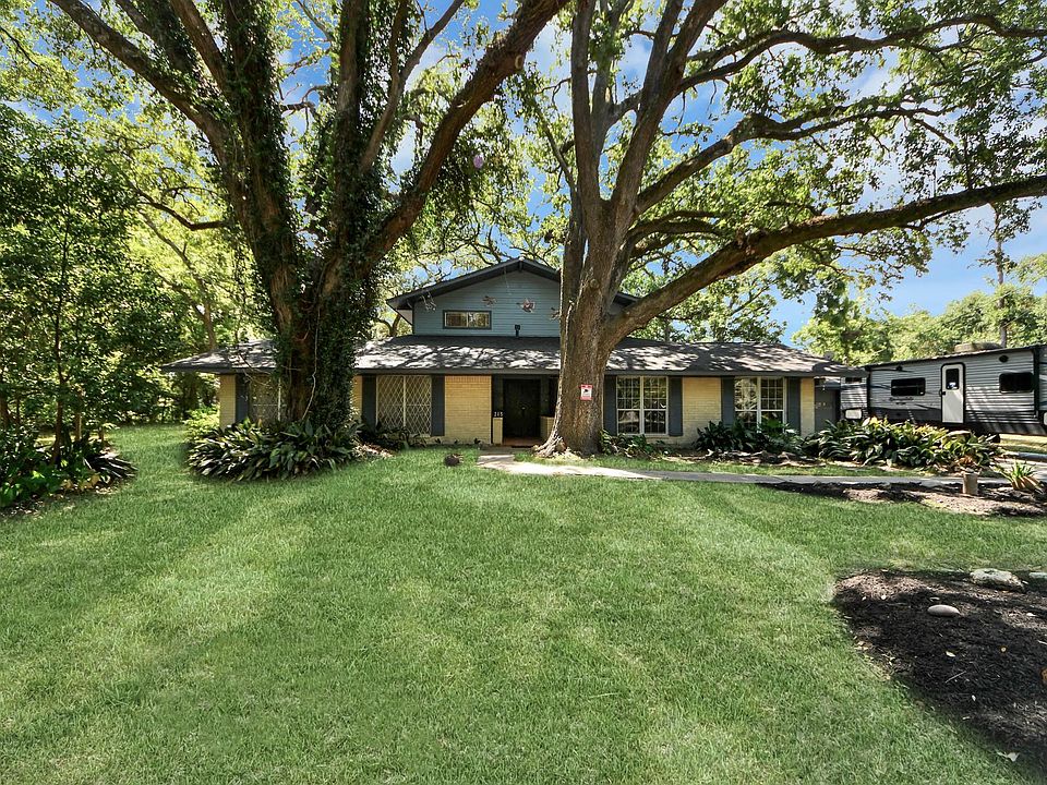 1st image of 215 Hardy Ln