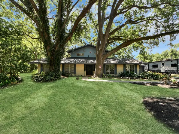 215 Hardy Ln, Bacliff, TX 77518