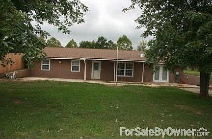 Welcome home : private drive, mature trees, nice area in side yard for pool, facing vacant lot