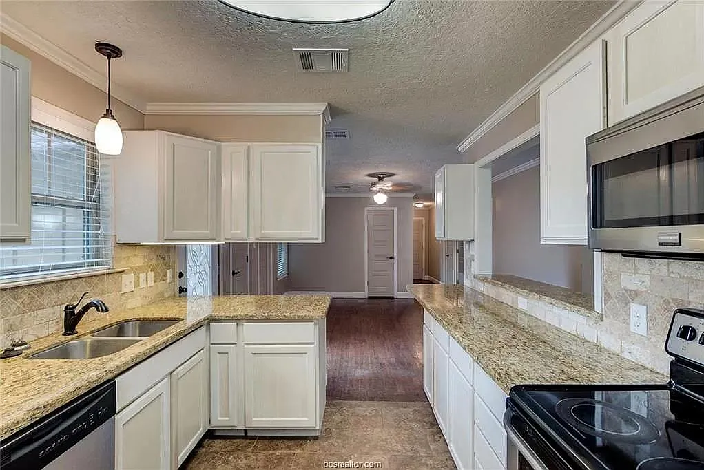 515 Kyle Ave — Photo 2