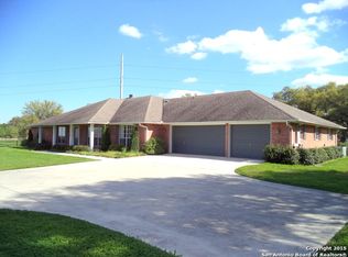 719 Rudeloff Rd, Seguin, TX 78155