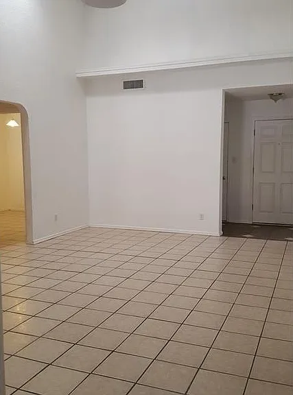 1884 Lyman Dutton Cir — Photo 4