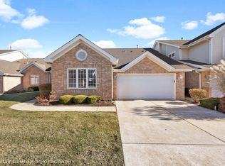 11443 Foxwoods Dr, Oak Lawn, IL 60453