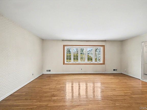 5th image of 39 Claire Avenue