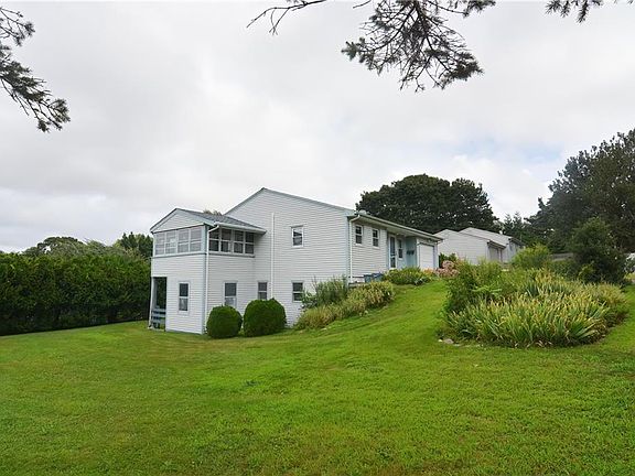 4th image of 130 Brackett Ave