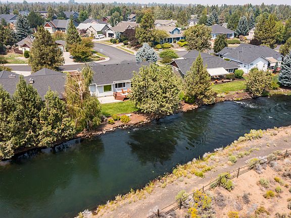 3rd image of 63364 NE Brightwater Dr