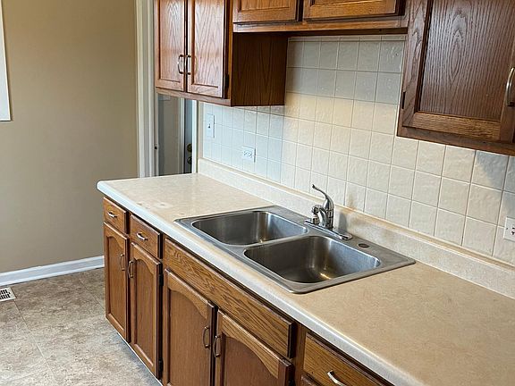 5th image of 1708 Burry Circle Dr