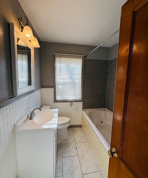 831 S Erie St — Photo 12