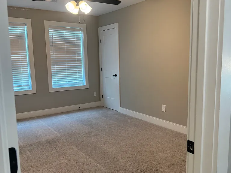 1121 Lawrence Ave #7 — Photo 16