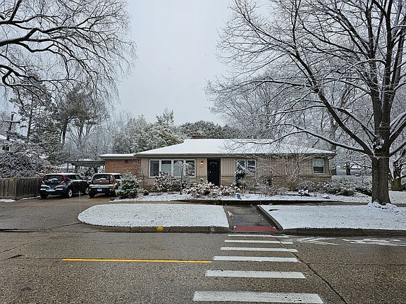 4th image of 1121 Princeton Ave