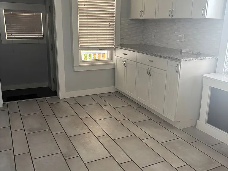 409 Parade St — Photo 9