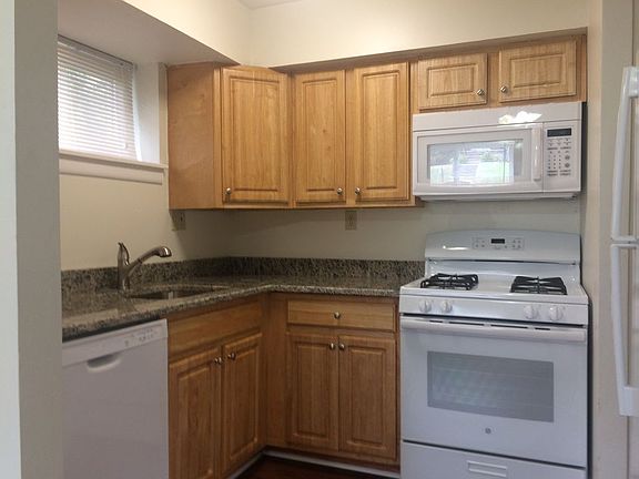 2nd image of 140 Nunnery Ln APT 1