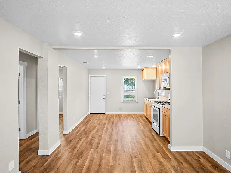 1247 C St — Photo 3
