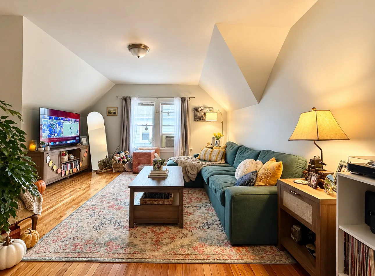 2 bed, 1025 sqft, $1,950 — Photo 2