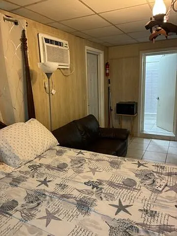 Studio, 1590 sqft, $1,200 — Photo 3