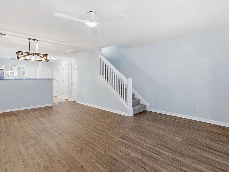 546 Candida Dr — Photo 6