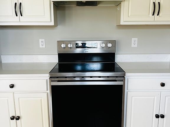 5th image of 106 Alexander Ct