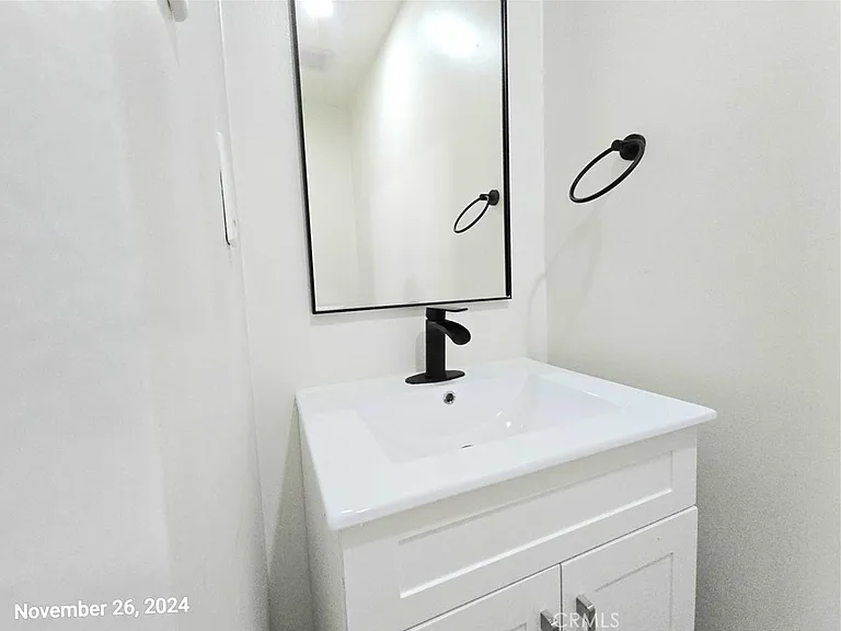 10916 S Inglewood Ave #1/2 — Photo 19