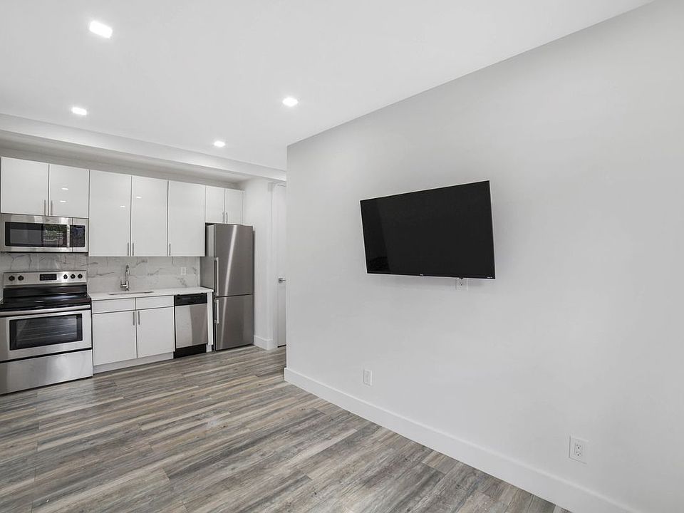 1st image of 11920 Union Tpke APT 3D2