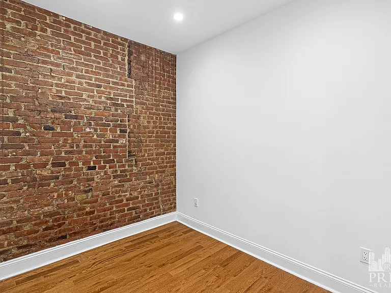 331 E 81st St #2R — Photo 8