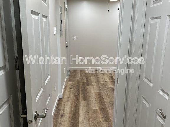 5th image of 301 E Main St #16