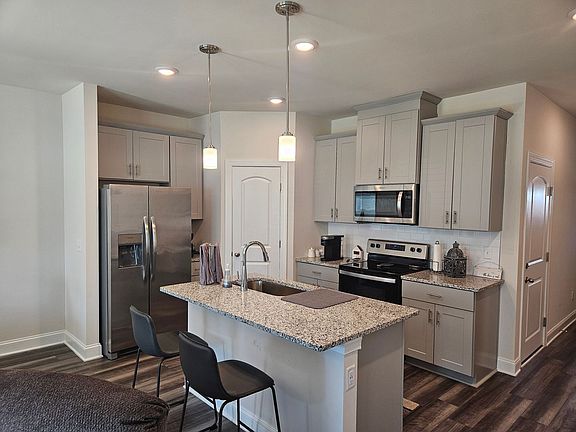 4th image of 1552 Olympic Ln