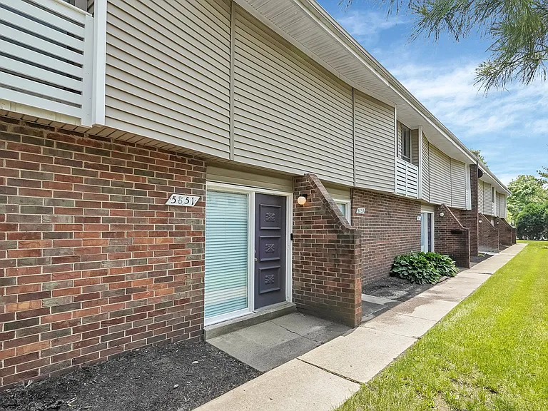 1289 Rental Condo Community — Photo 21