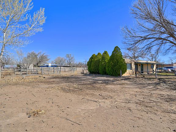 3rd image of 15 Los Cerritos Dr
