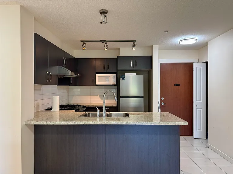 9288 Odlin Rd #330 — Photo 2