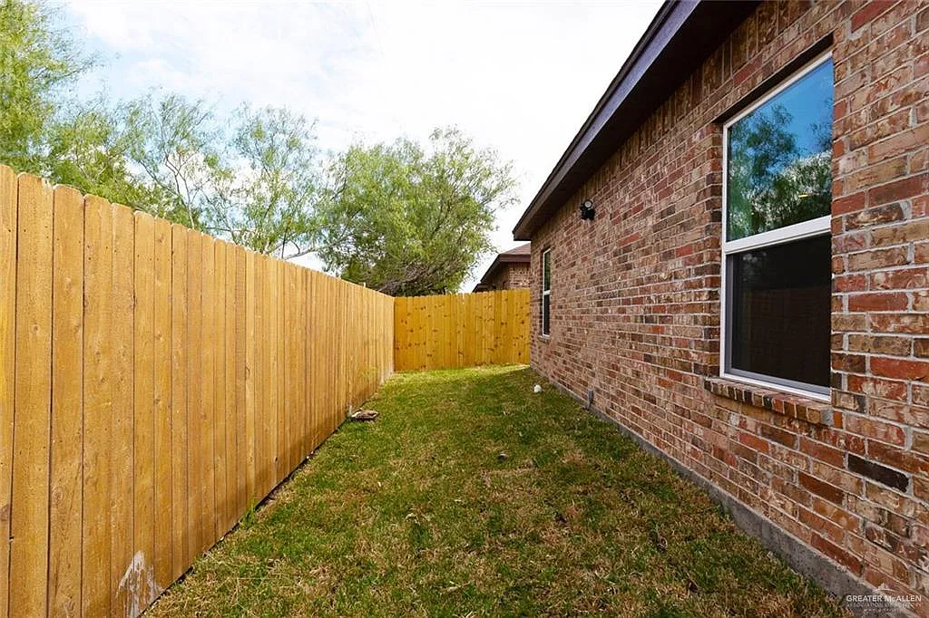 2 bed, 2.0 bath, 943 sqft, $975 — Photo 4
