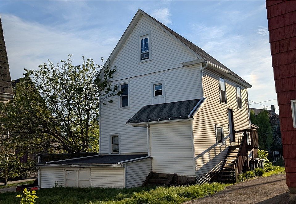 2nd image of 403 Spicer St