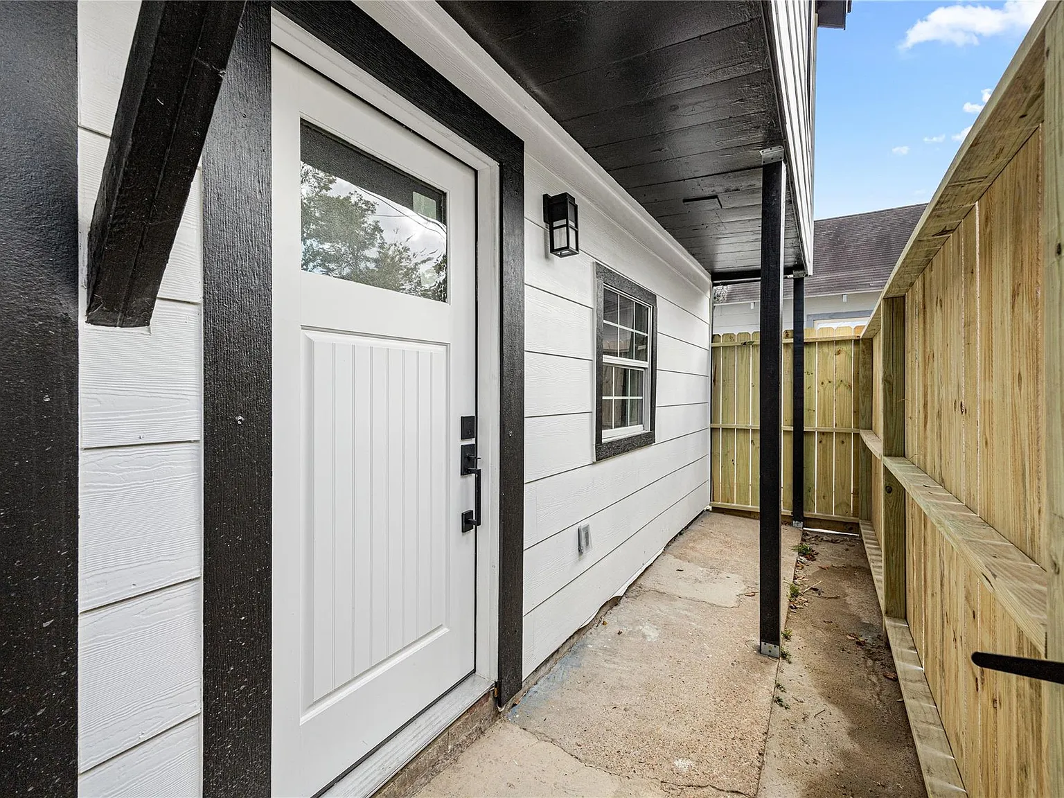 4 bed, 4.0 bath, 1632 sqft, $1,075 — Photo 3